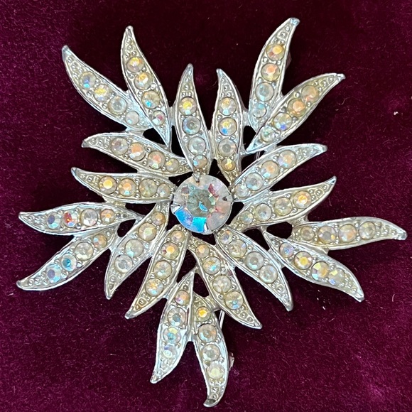 Sarah Coventry Vintage Starburst Rhinestone Pin Silver Tone - Picture 3 of 10